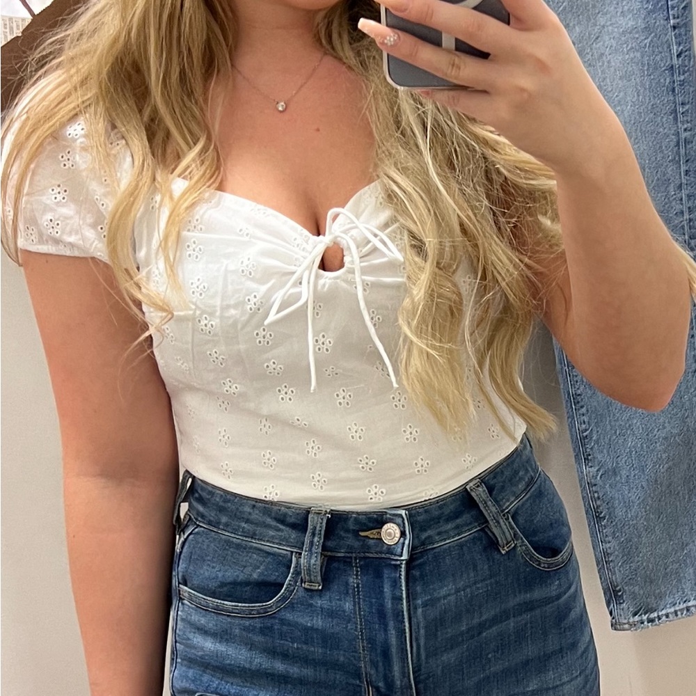 White cap sleeve crop top